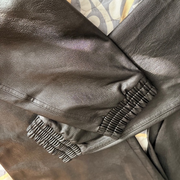 Spanx Vegan Leather Like Noir Black Shaping Jogger Pants, pockets, Medium - Picture 7 of 13